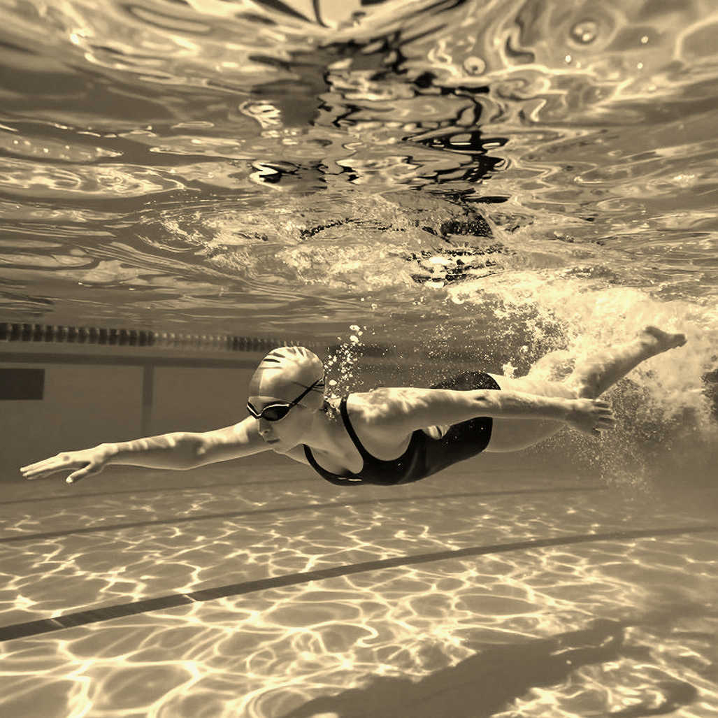 0,11 giây và cú chạm thành định đoạt: Alex Shackell, Lorne Wigginton mở màn College Swimming League