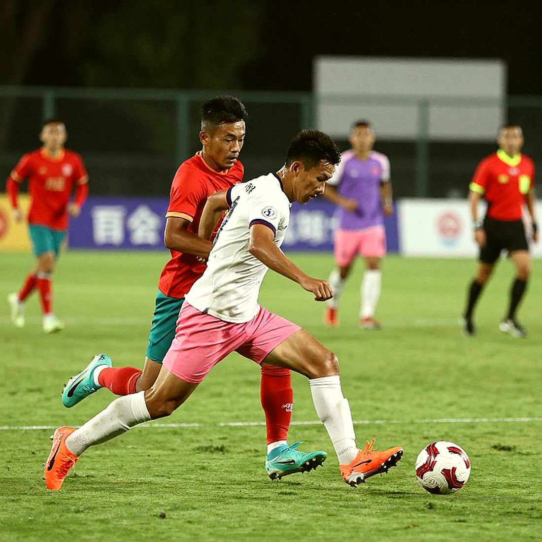 Haaland 120 bàn, Salah 73: khoảng cách 47 bàn được tạo ra ở đâu