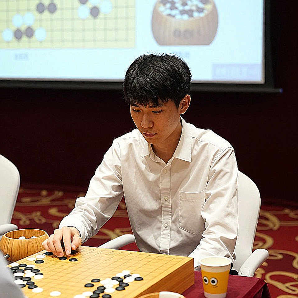 Javokhir Sindarov - Tài năng trẻ nhận lời khen hiếm hoi từ Magnus Carlsen sau trận hòa tại Global Chess League 2026