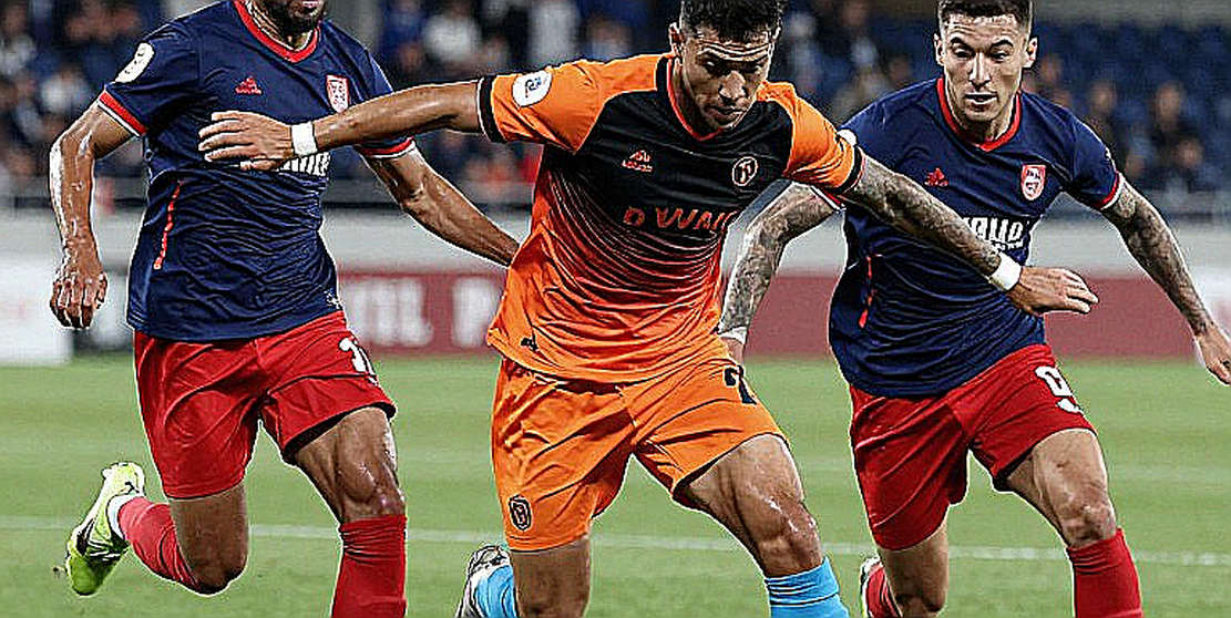 Firmino và khoảng trống 2,1 mét: thứ kỳ chuyển nhượng không đo được