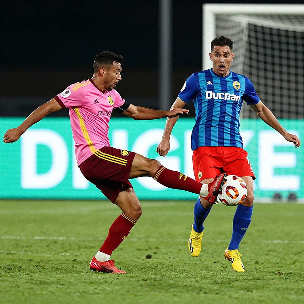 Do Hoang Hen's Three-Month Absence: The Recurring Knee Is the Signal, Not the Torn Muscle